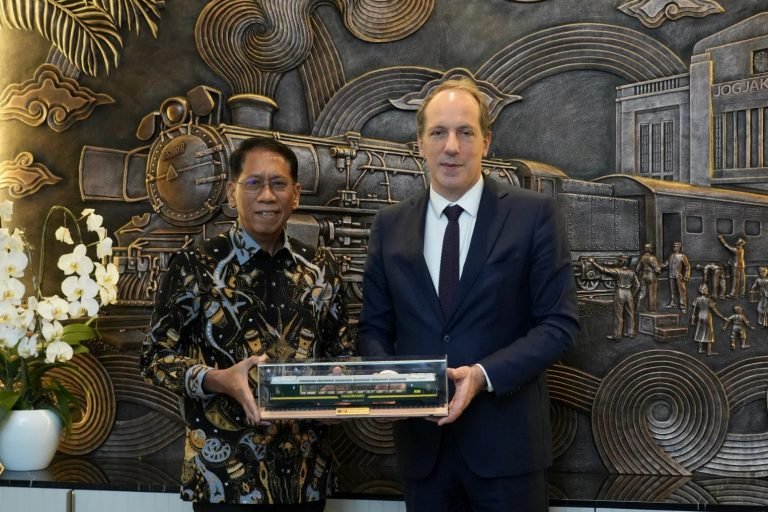 KAI Siapkan Transportasi untuk Peresmian Plakat Arthur Rimbaud di Ambarawa