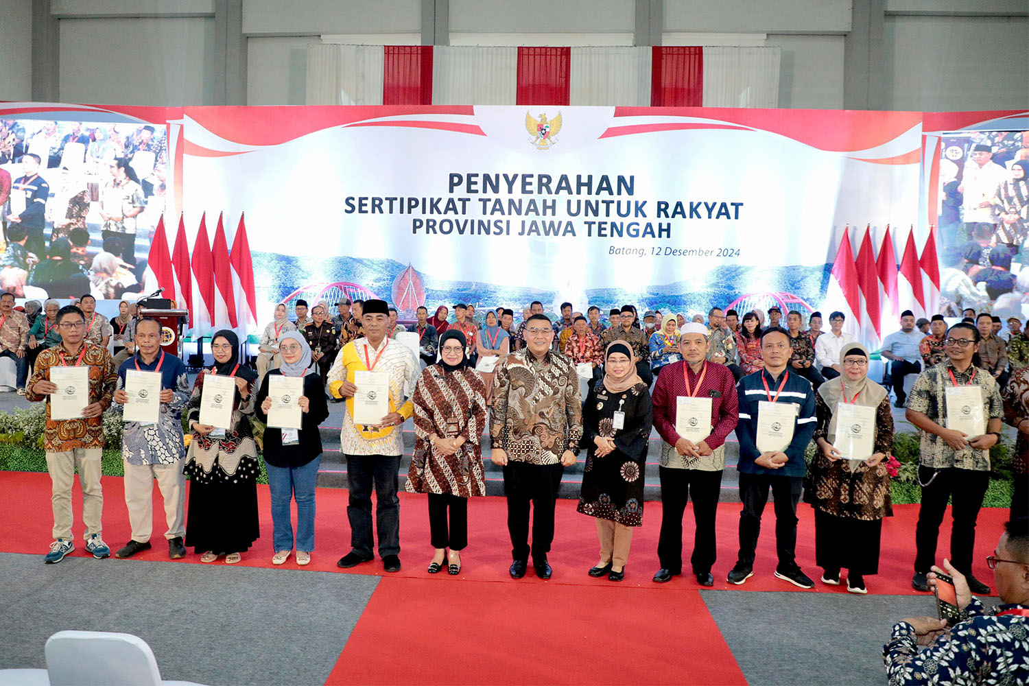 Sah, Warga Batang Terima 1.571 Sertifikat Elektronik Melalui Program PTSL