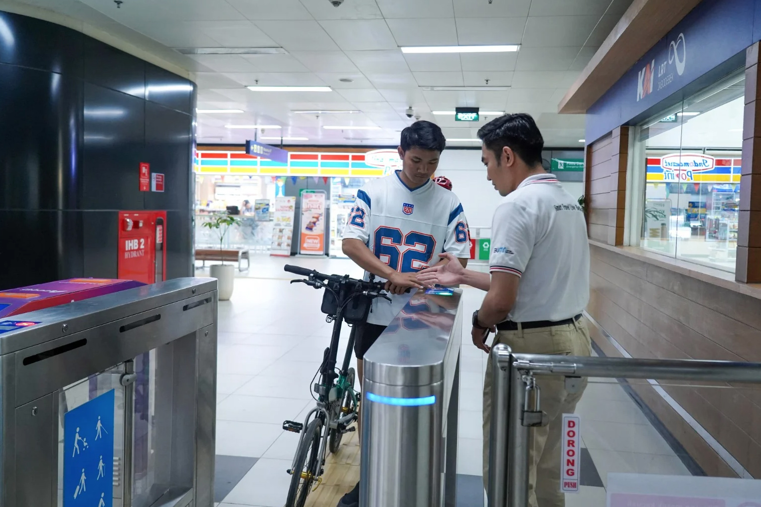 LRT Jabodebek Fasilitasi Pengguna Sepeda Non-Lipat dengan Aturan Baru