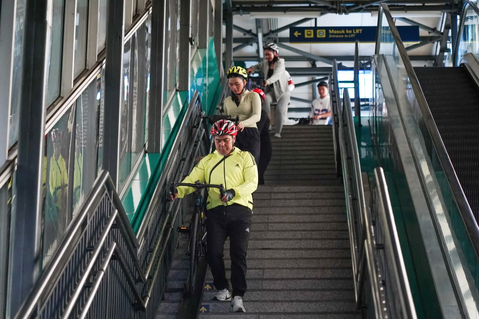 LRT Jabodebek Fasilitasi Pengguna Sepeda Non-Lipat dengan Aturan Baru