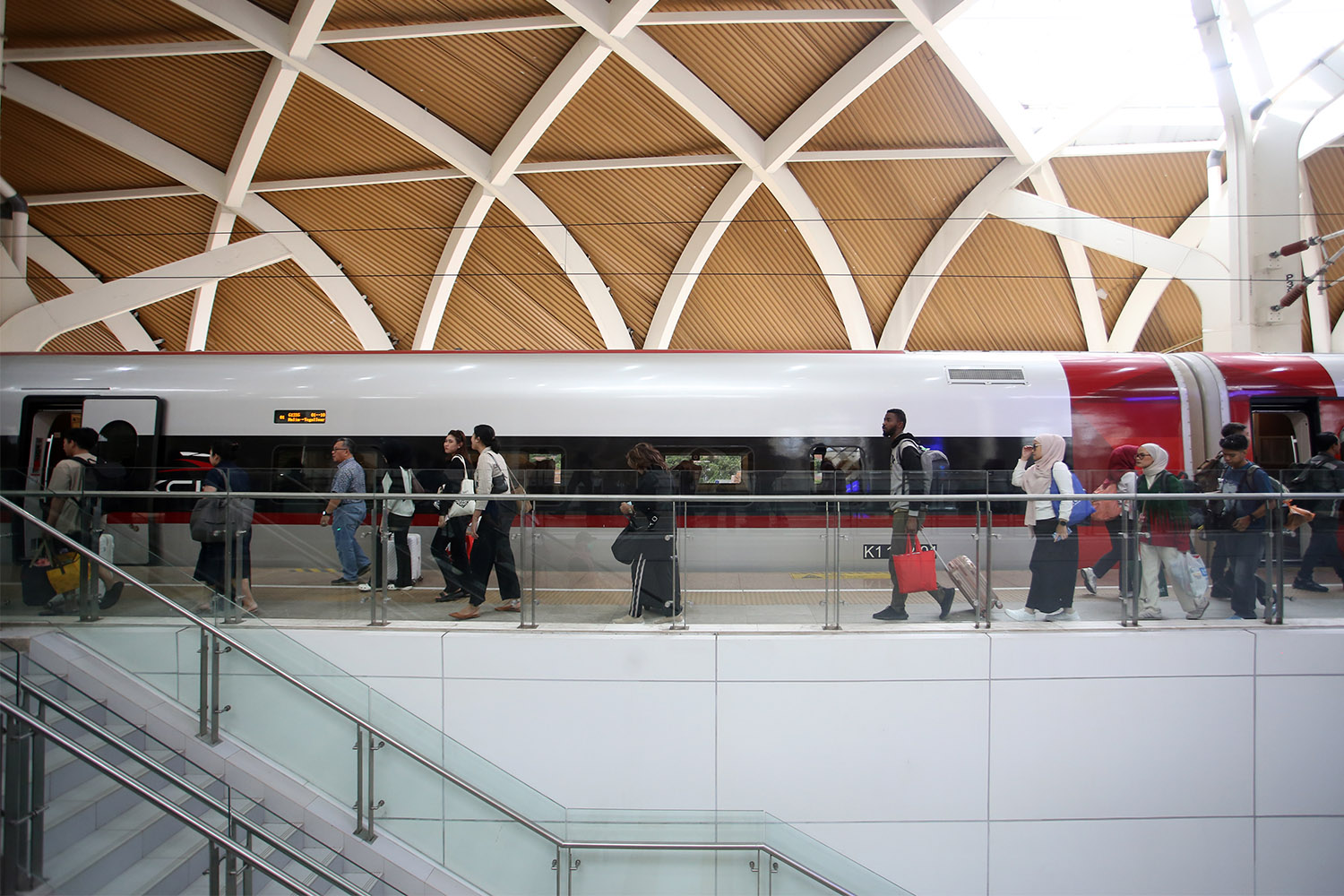 Lonjakan Penumpang Whoosh di Momen Libur Sekolah
