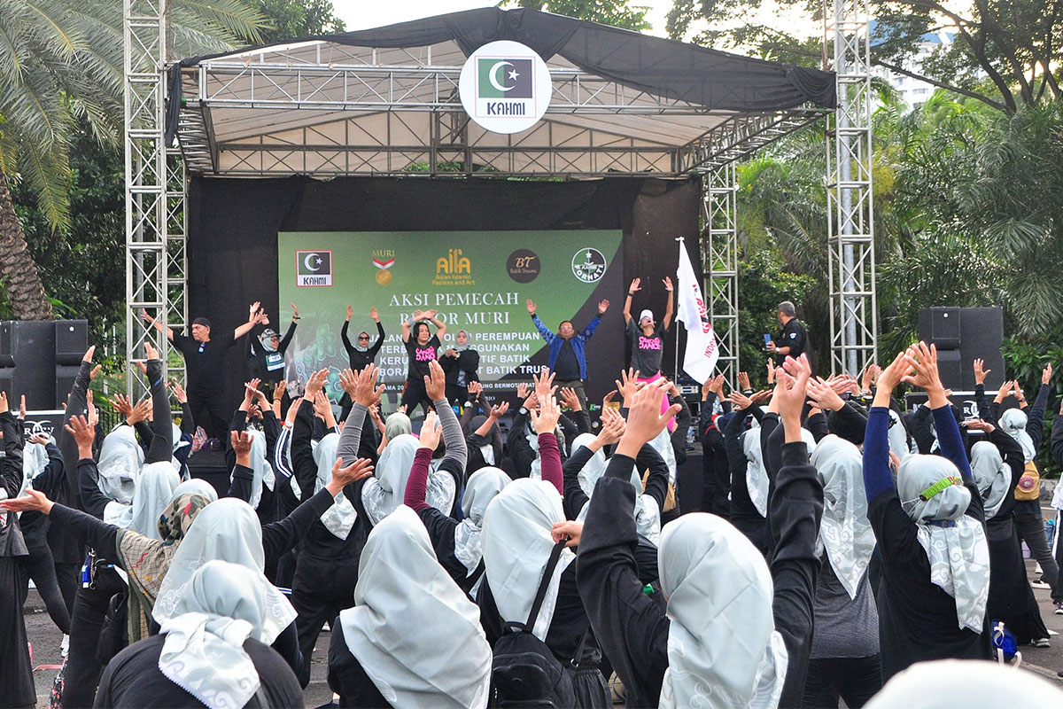 Pecahkan Rekor MURI, 2.000 Perempuan Berhijab Batik Tampil Memukau dalam AIFA 2025