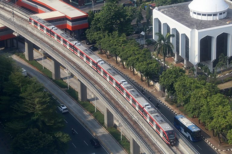 Siap Menghubungkan Velodrome ke Manggarai, Pembangunan LRT Jakarta Fase 1B Dimulai