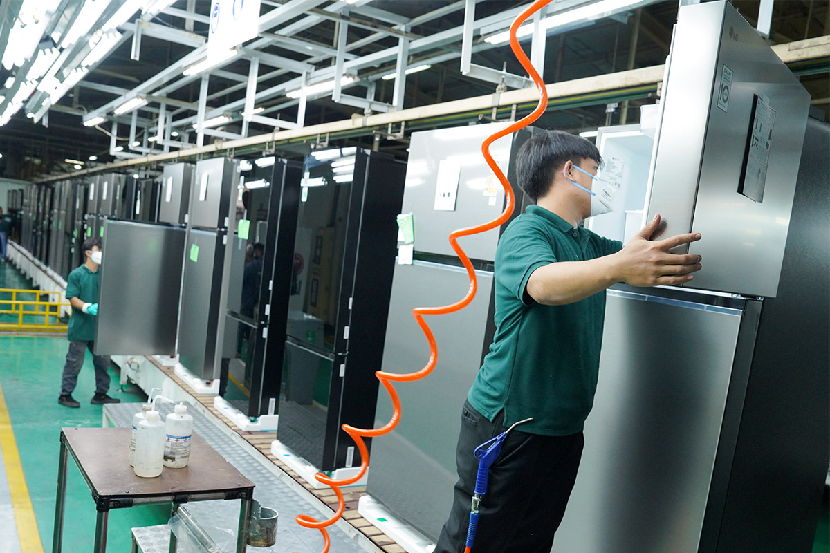 LG Resmi Produksi Kulkas InstaView Bottom Freezer di Indonesia, Ini Keunggulannya