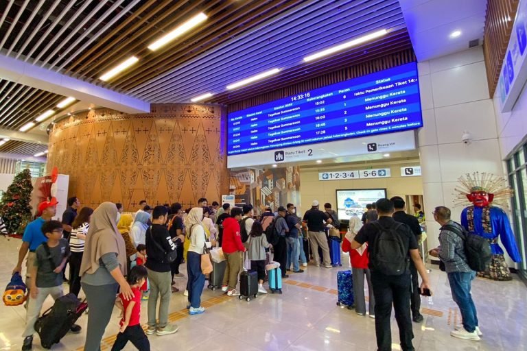 Libur Panjang Isra Mikraj dan Imlek, 85.000 Tiket Kereta Cepat Whoosh Terjual