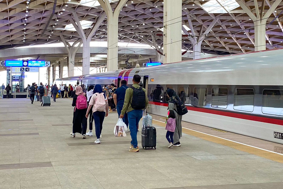 Libur Panjang Isra Mikraj dan Imlek, 85.000 Tiket Kereta Cepat Whoosh Terjual