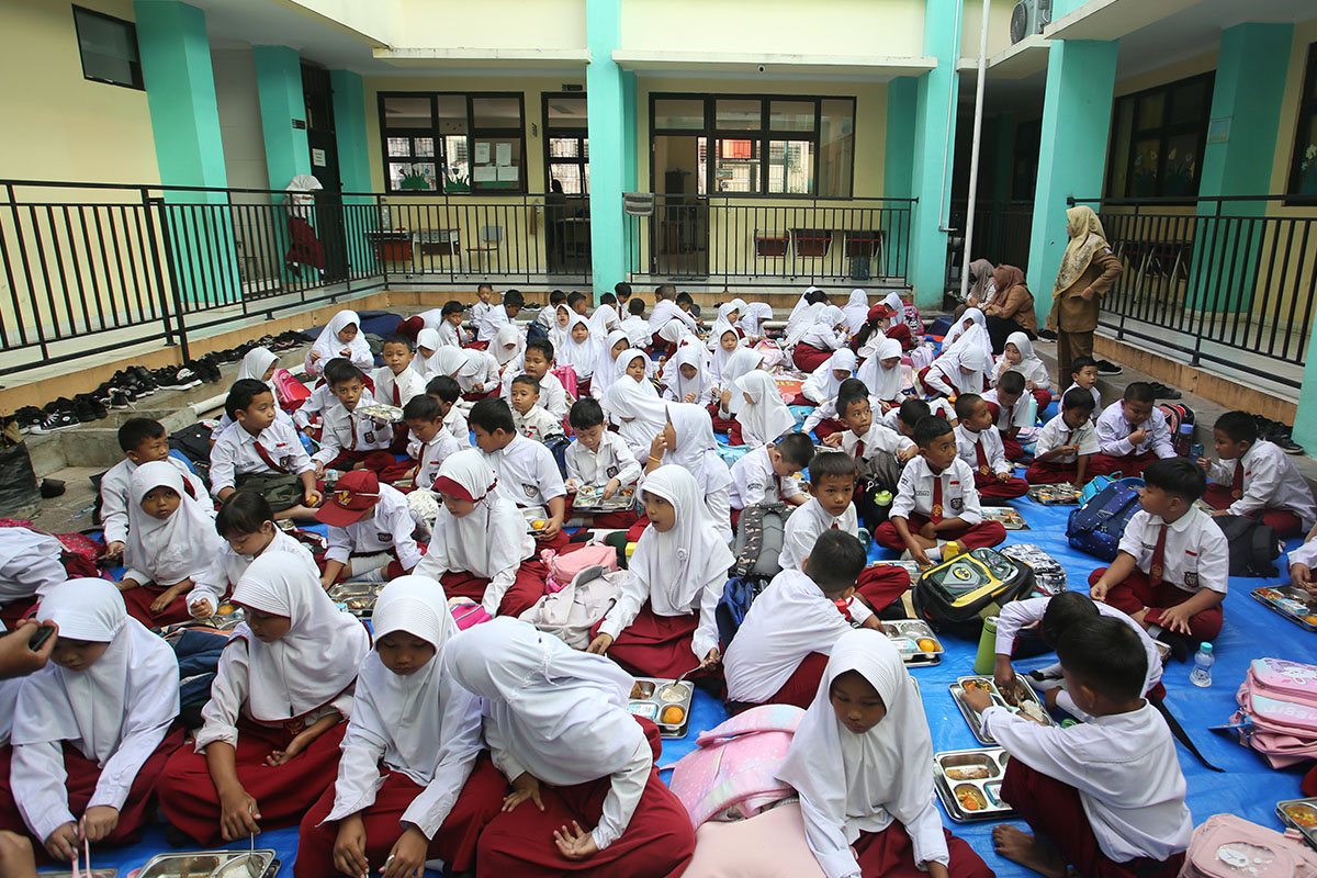 Makan Bergizi Gratis Dimulai: Langkah Nyata Pemerintah Tingkatkan Gizi Masyarakat
