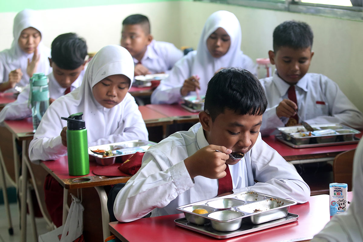 Makan Bergizi Gratis Dimulai: Langkah Nyata Pemerintah Tingkatkan Gizi Masyarakat
