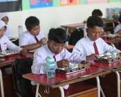 Makan Bergizi Gratis Dimulai: Langkah Nyata Pemerintah Tingkatkan Gizi Masyarakat
