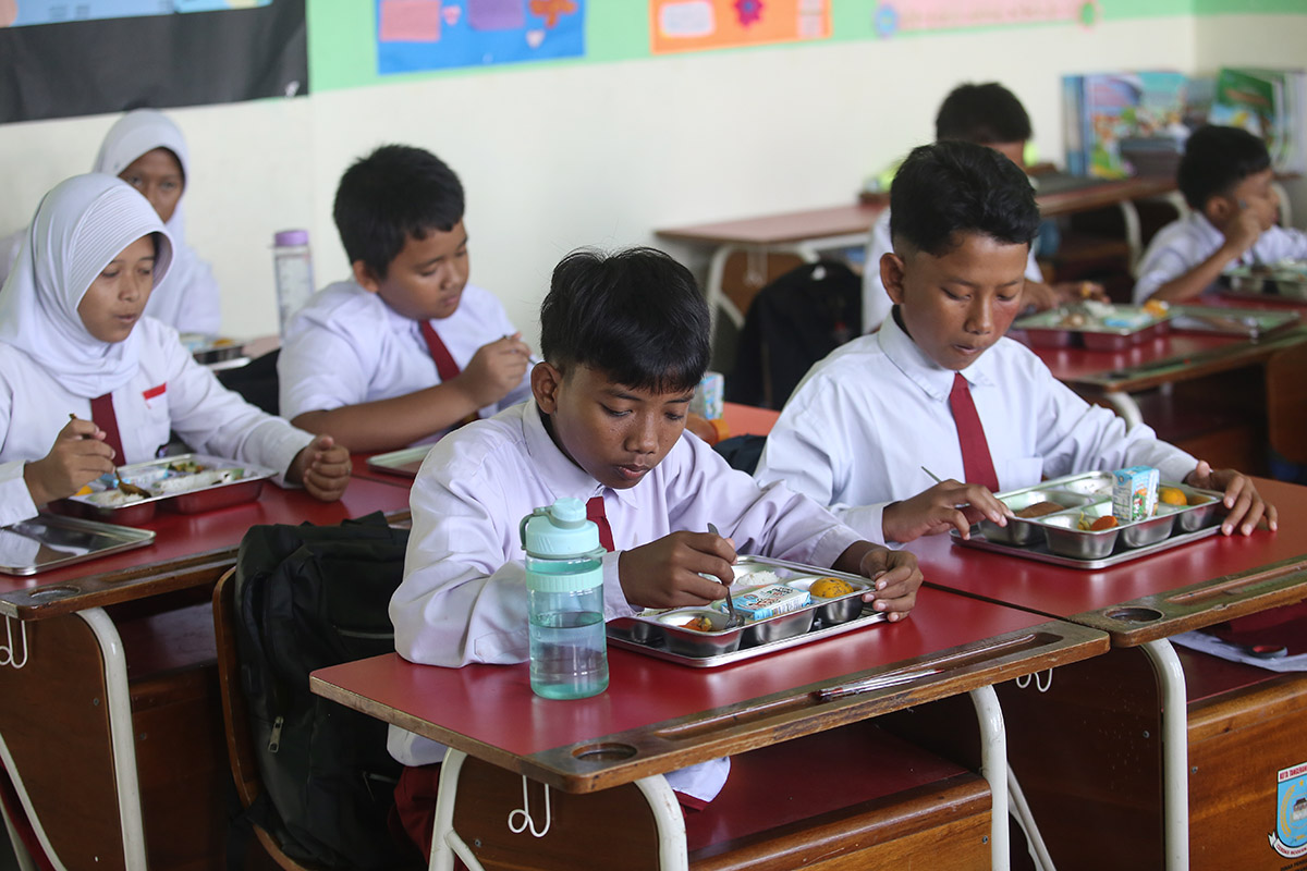 Makan Bergizi Gratis Dimulai: Langkah Nyata Pemerintah Tingkatkan Gizi Masyarakat
