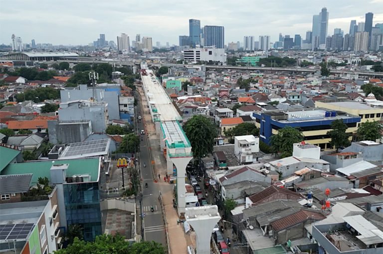 LRT Jakarta Fase 1B Capai 42 Persen, Solusi Transportasi Terintegrasi untuk Ibu Kota