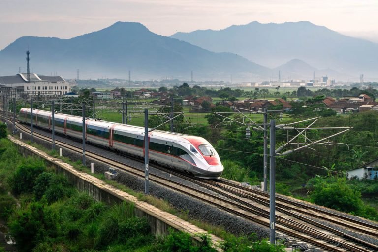 Stasiun Halim Jadi yang Tersibuk, Whoosh Catat  6,06 Juta Penumpang Sepanjang 2024