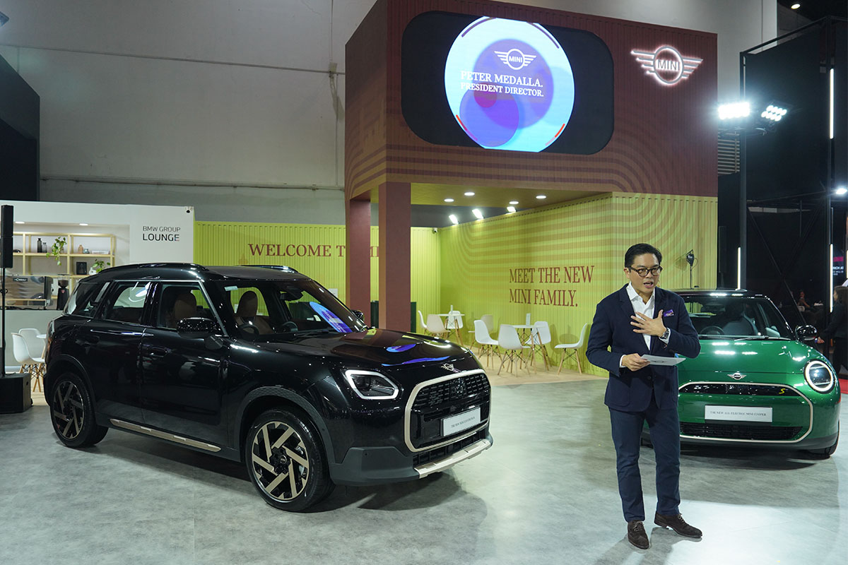BMW dan MINI Pamerkan Lini Kendaraan Terbaru di IIMS 2025