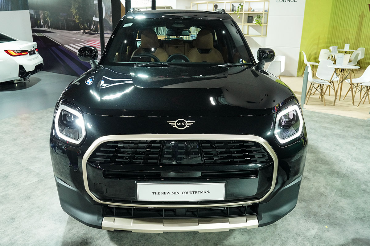 BMW dan MINI Pamerkan Lini Kendaraan Terbaru di IIMS 2025