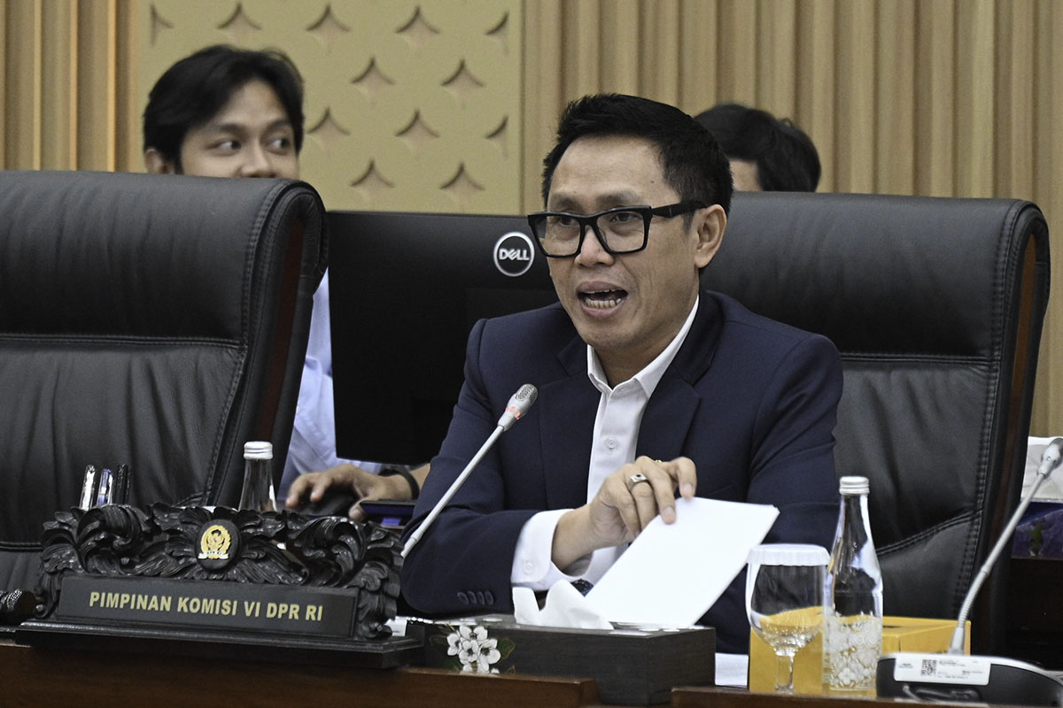Garuda Indonesia Pilih Fresh Graduate, Eks Pramugari Curhat ke DPR