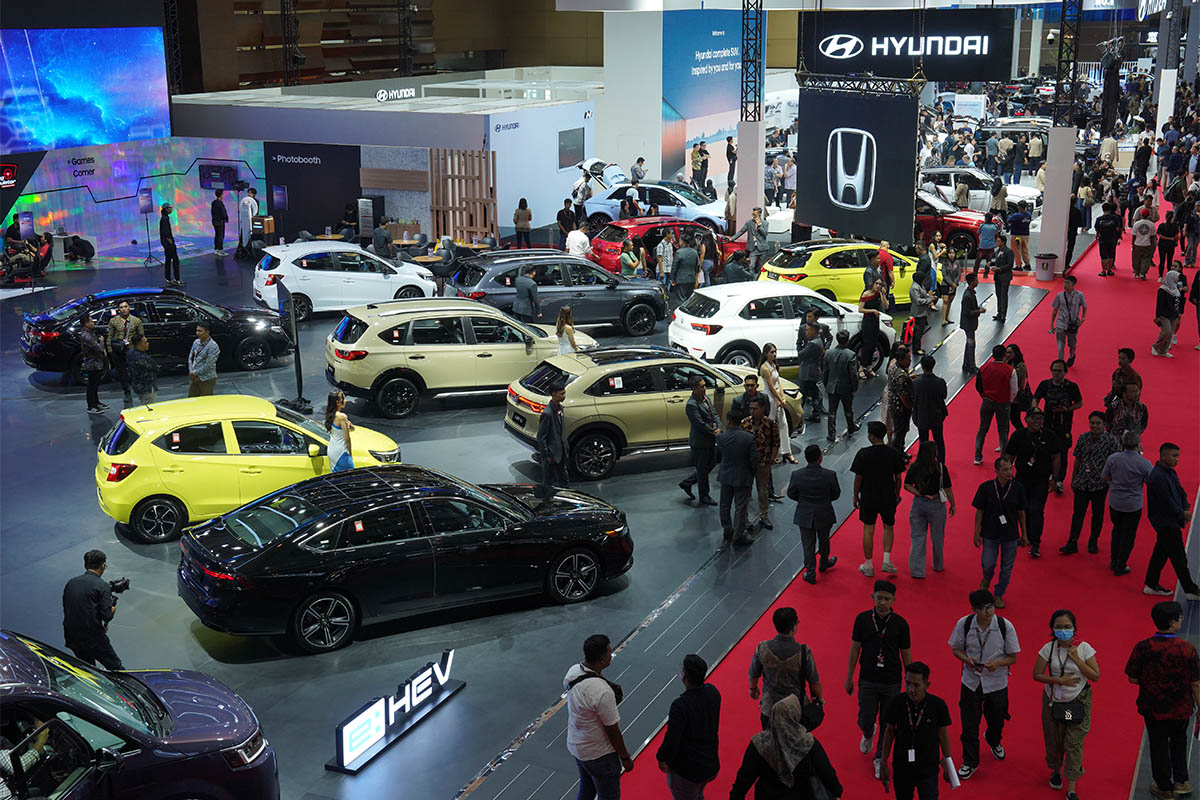 Penjualan Mobil Turun, Bukan Karena Daya Beli? Ini Alasan Konsumen Menunda Pembelian