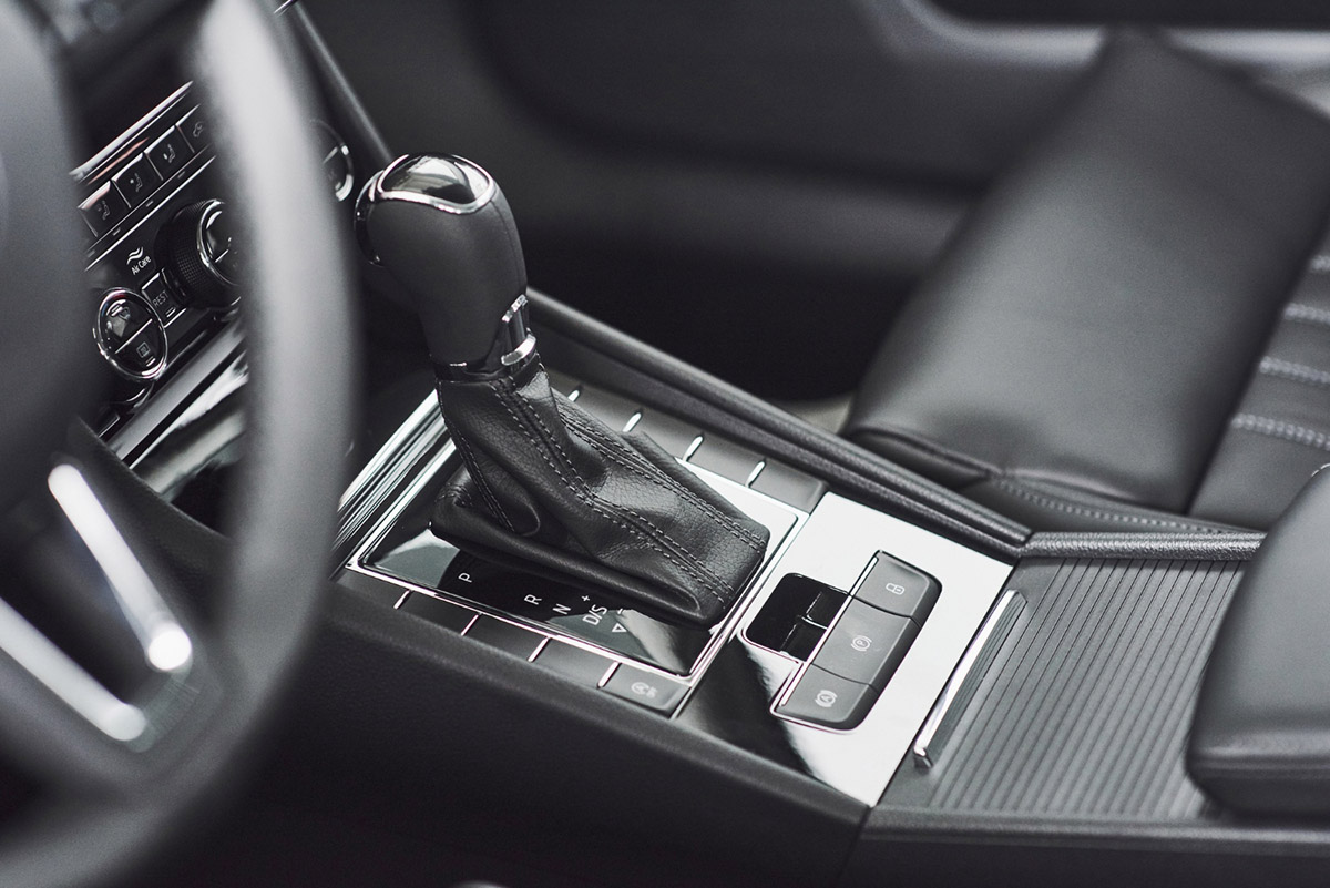 Persneling Mobil: Perbedaan Transmisi Manual dan Matic yang Wajib Diketahui