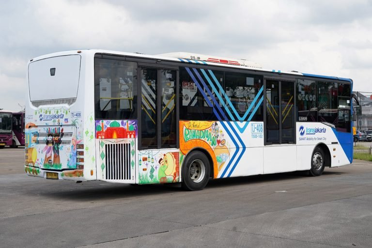 Menyambut Lima Abad Jakarta, Bus Transjakarta Berubah Jadi Kanvas Seni