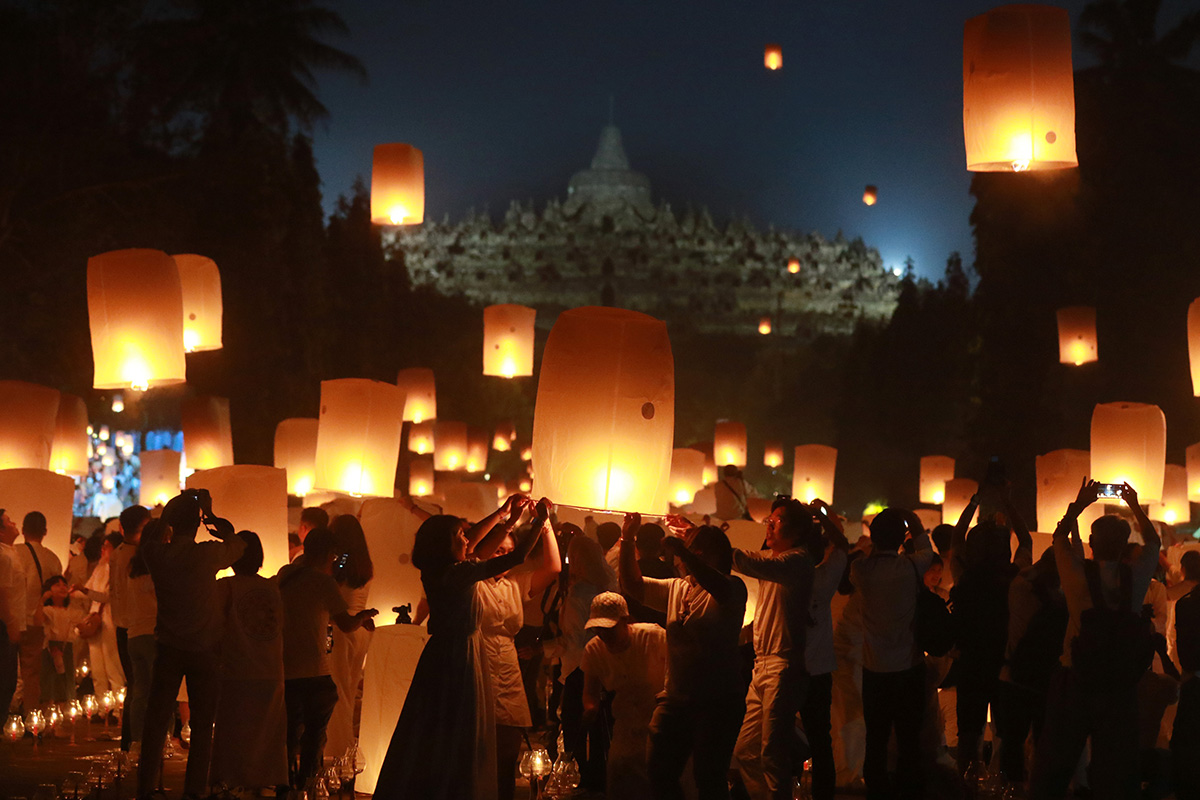 Perayaan Waisak 2025 Hadirkan Spirit Kedamaian di Candi Borobudur
