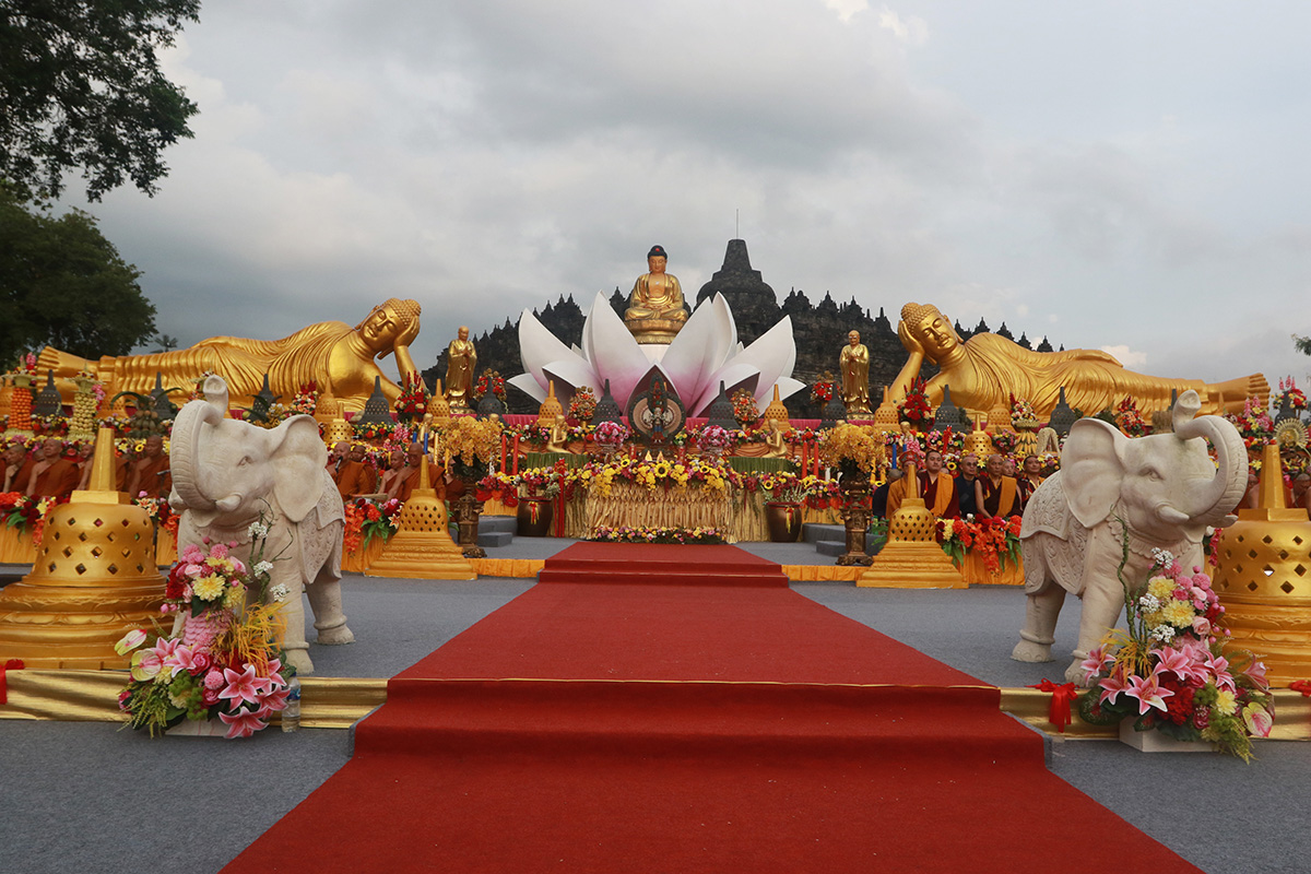 Perayaan Waisak 2025 Hadirkan Spirit Kedamaian di Candi Borobudur
