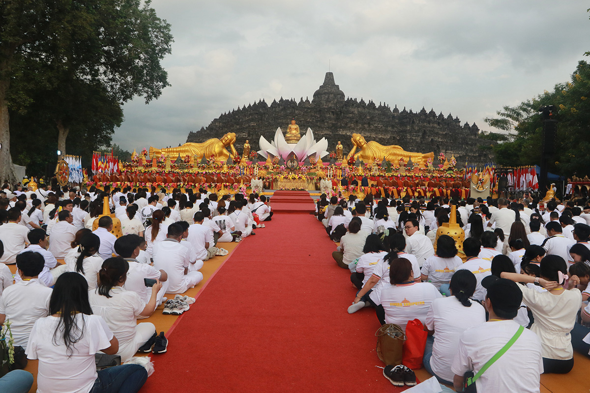 Perayaan Waisak 2025 Hadirkan Spirit Kedamaian di Candi Borobudur
