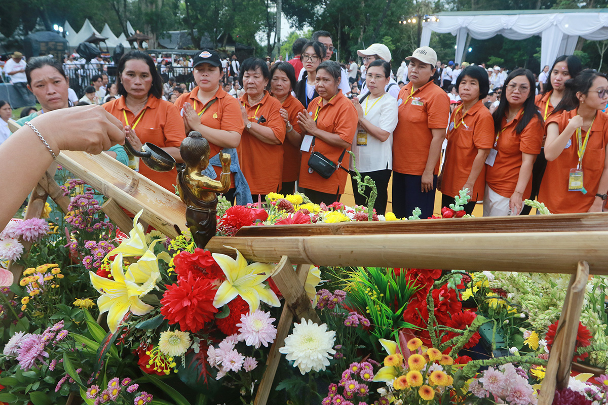 Perayaan Waisak 2025 Hadirkan Spirit Kedamaian di Candi Borobudur
