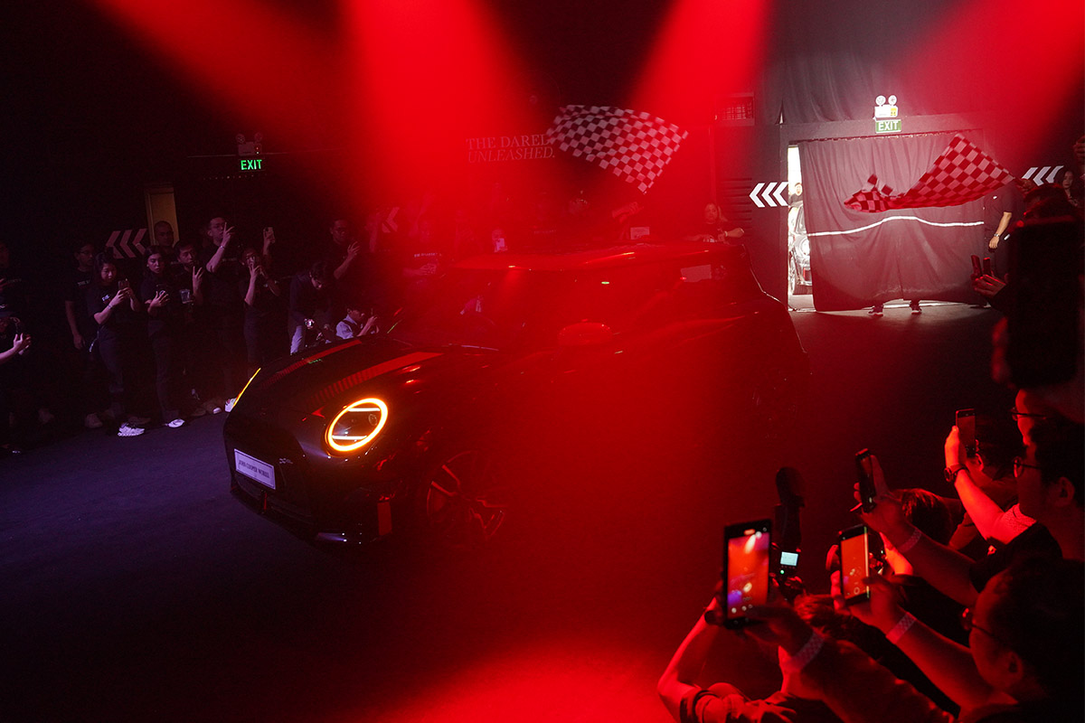 MINI John Cooper Works Meluncur: Sporty, Modern, dan Ramah Lingkungan