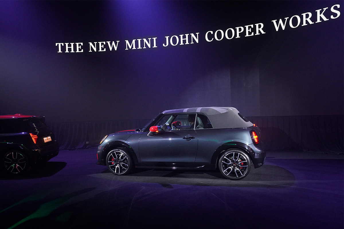 MINI John Cooper Works Meluncur: Sporty, Modern, dan Ramah Lingkungan