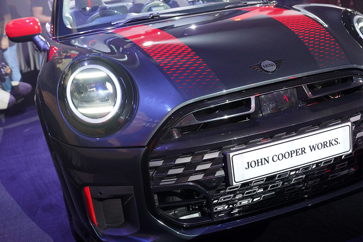 MINI John Cooper Works Meluncur: Sporty, Modern, dan Ramah Lingkungan