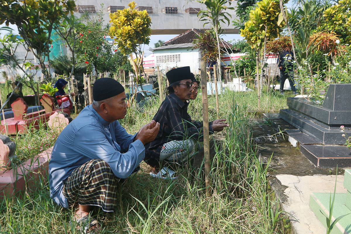 Potret Sunyi Relokasi Makam di Tengah Proyek Tol Yogyakarta-Bawen