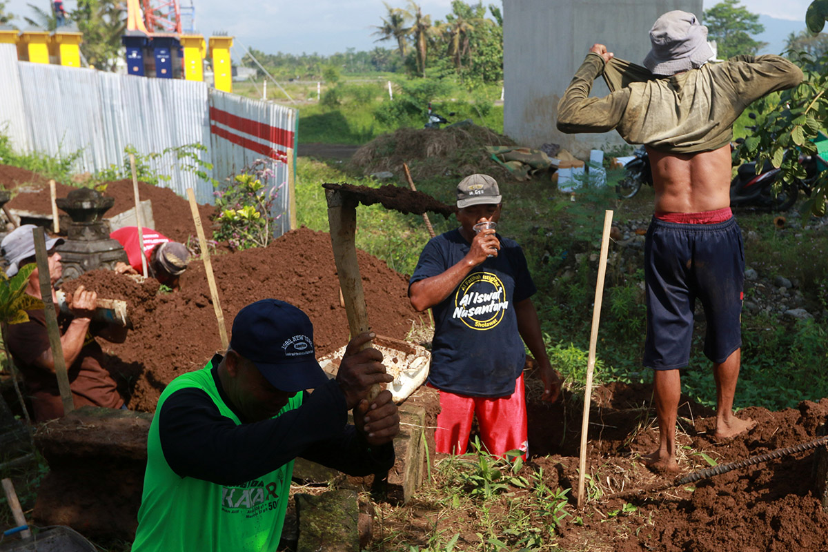 Potret Sunyi Relokasi Makam di Tengah Proyek Tol Yogyakarta-Bawen
