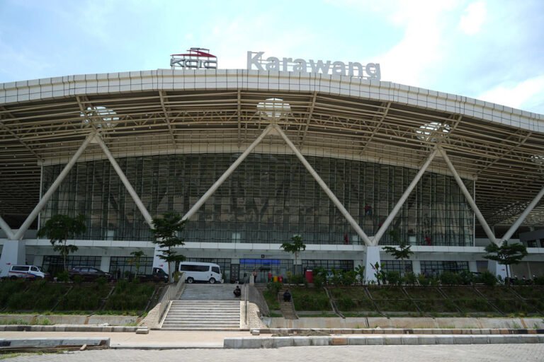 Whoosh Jadi Pilihan Utama ke Karawang, Penumpang Naik 3 Kali Lipat