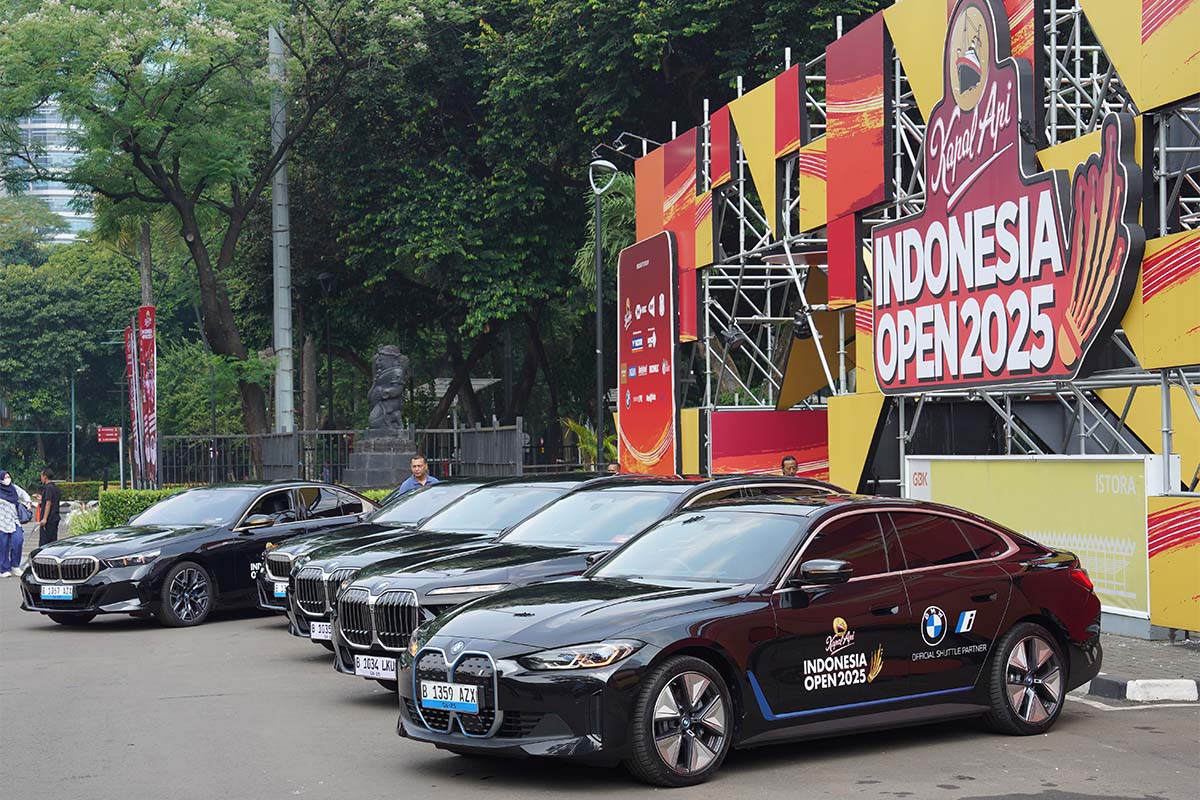 Dukung Indonesia Open 2025, BMW Serahkan Mobil VIP untuk Atlet dan Tamu