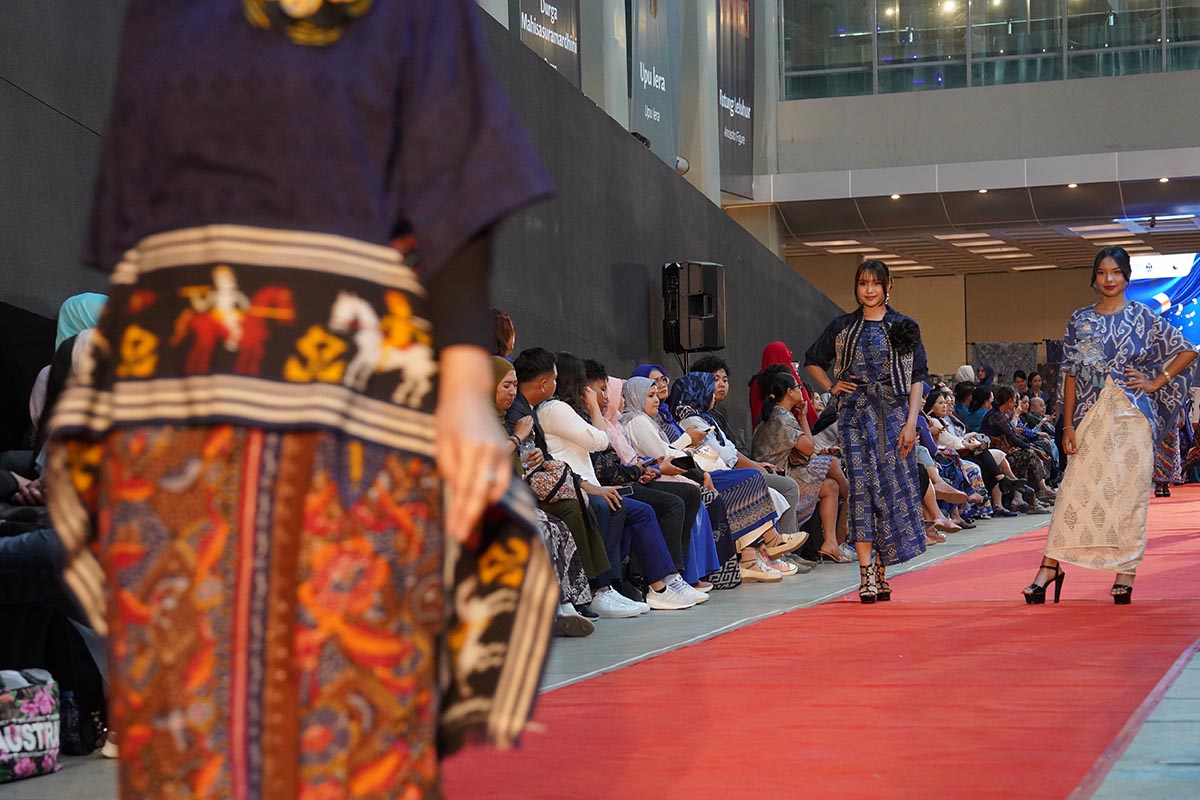 Belantara Budaya Indonesia Tampilkan Fashion 498 Perempuan Berkebaya 