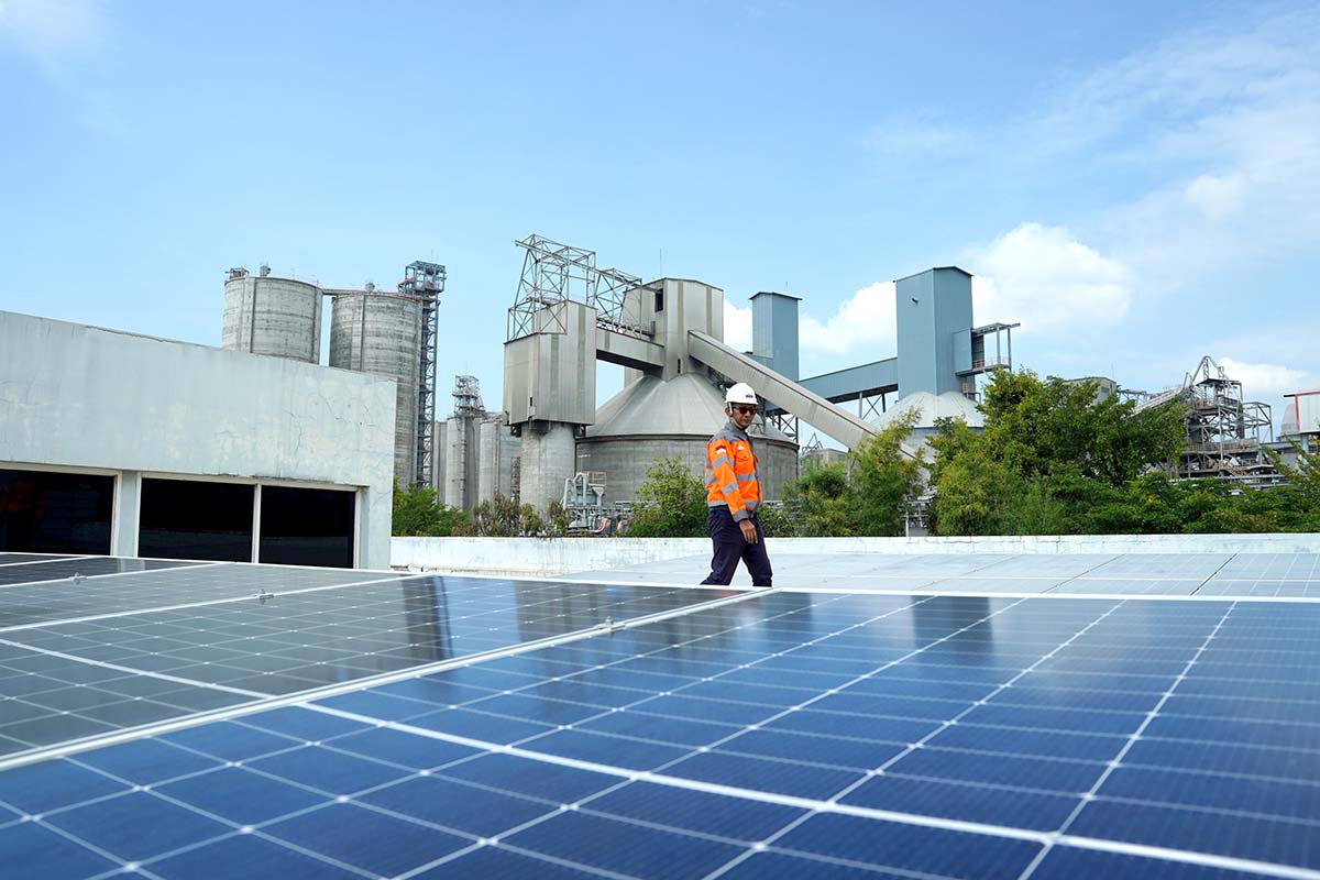Energi Surya SIG Capai 1.726 MWh, Emisi CO₂ Turun 1,45 Juta Kg