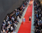Swarna Biru: 498 Perempuan Berkebaya Tampilkan Wastra Nusantara
