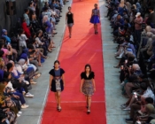 Swarna Biru: 498 Perempuan Berkebaya Tampilkan Wastra Nusantara
