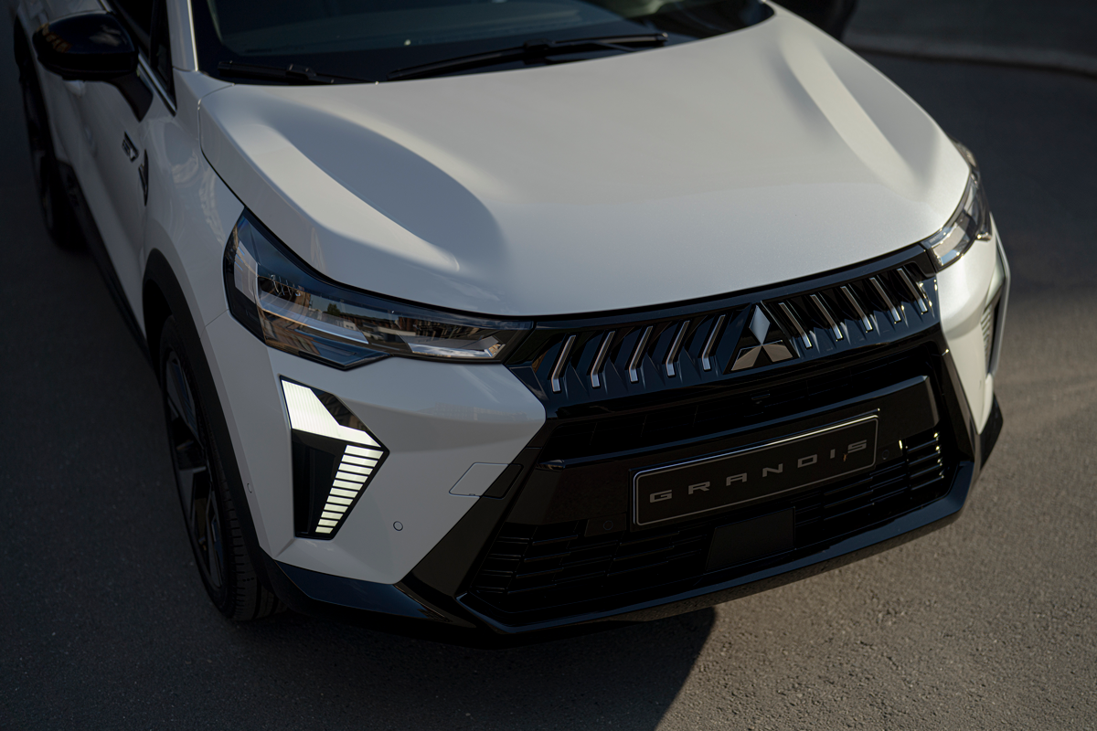 Grandis Kembali! Mitsubishi Luncurkan SUV Kompak Modern dengan Teknologi Hybrid