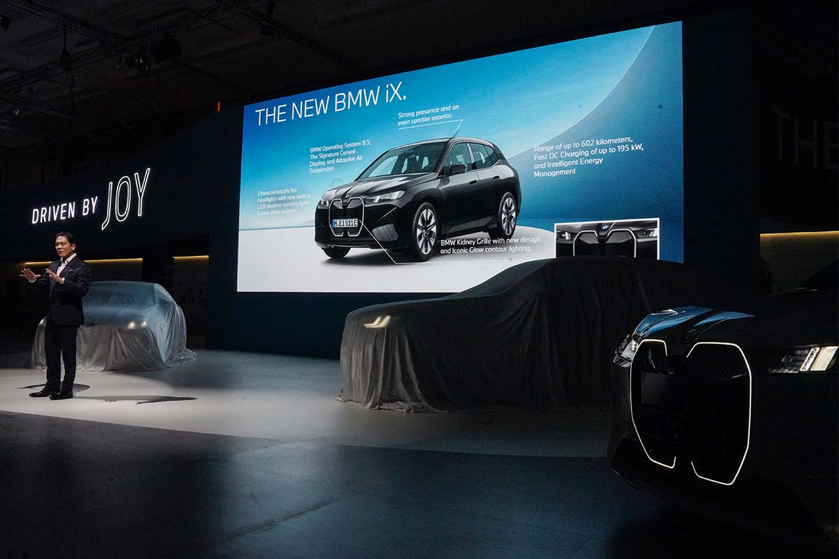 BMW iX xDrive45 Debut di Indonesia: SUV Listrik Jarak Jauh Mewah di GIIAS 2025