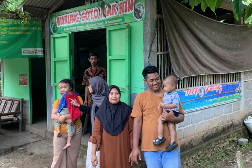Kisah Inspiratif Nyndha Raih Kuliah Gratis, Dari Warung Soto ke UGM