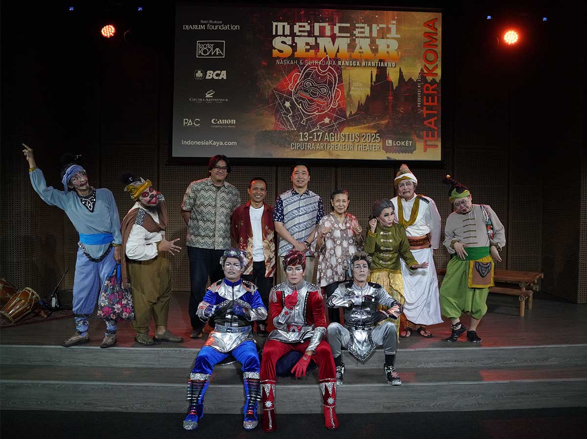 “Mencari Semar”: Ketika Wayang dan Teknologi Bertemu di Panggung Teater Koma