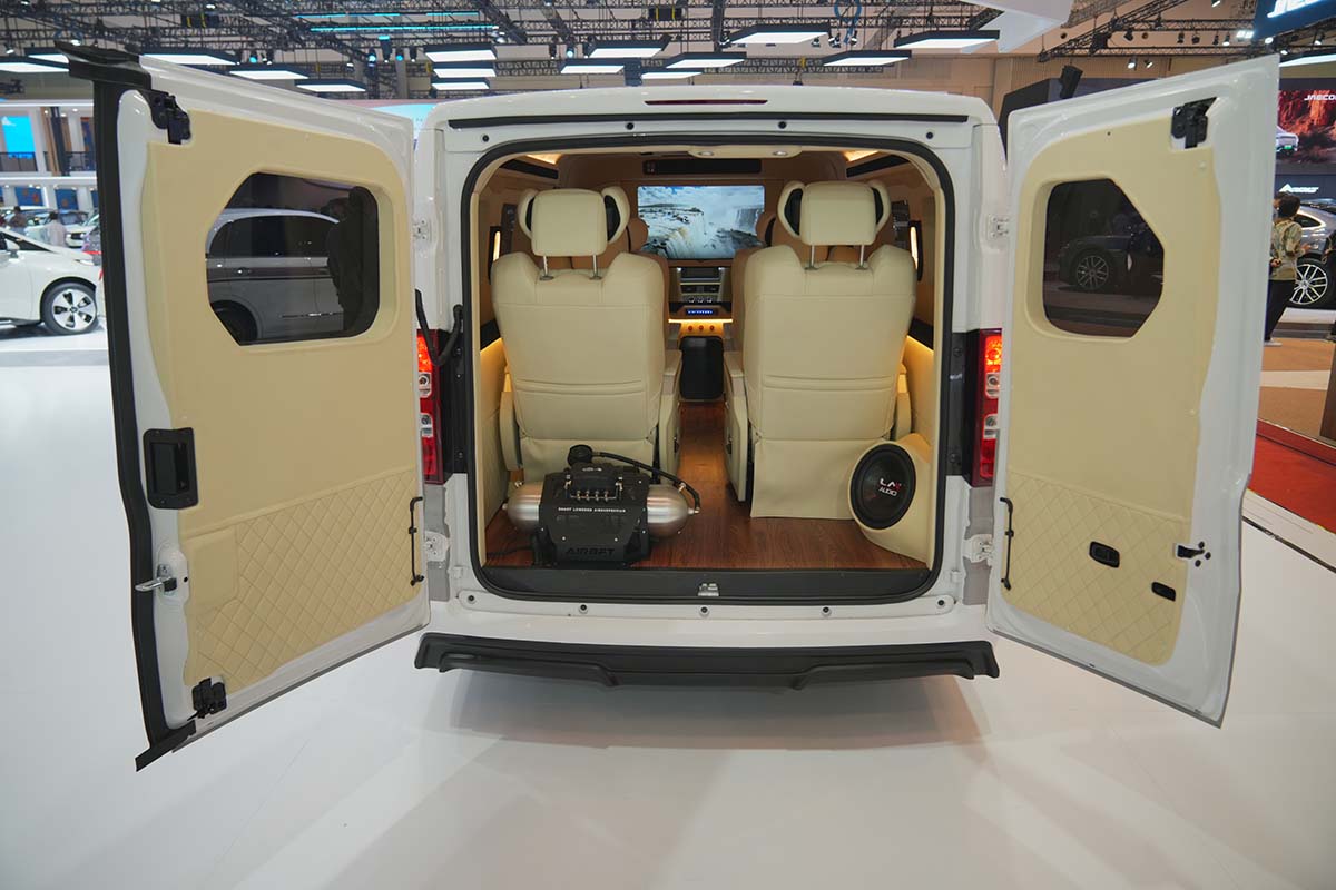 VIP Concept: Kolaborasi Wuling dan NMAA Tampilkan Van Listrik Super Mewah