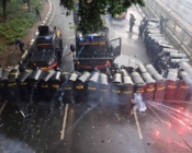 Demo DPR Ricuh, Gas Air Mata dan Bom Molotov Meluas hingga Pejompongan
