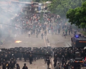 Demo DPR Ricuh, Gas Air Mata dan Bom Molotov Meluas hingga Pejompongan

