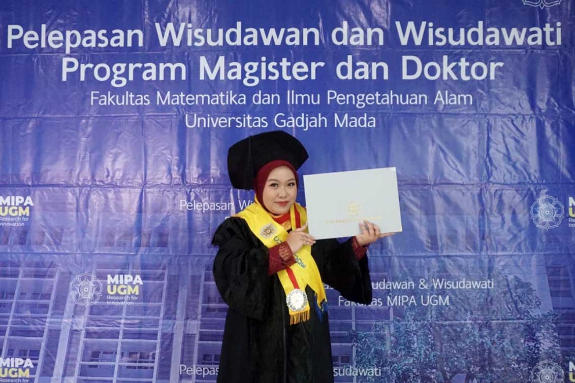 Perjalanan Fikhri Astina, Doktor Termuda UGM yang Lulus di Usia 25 Tahun