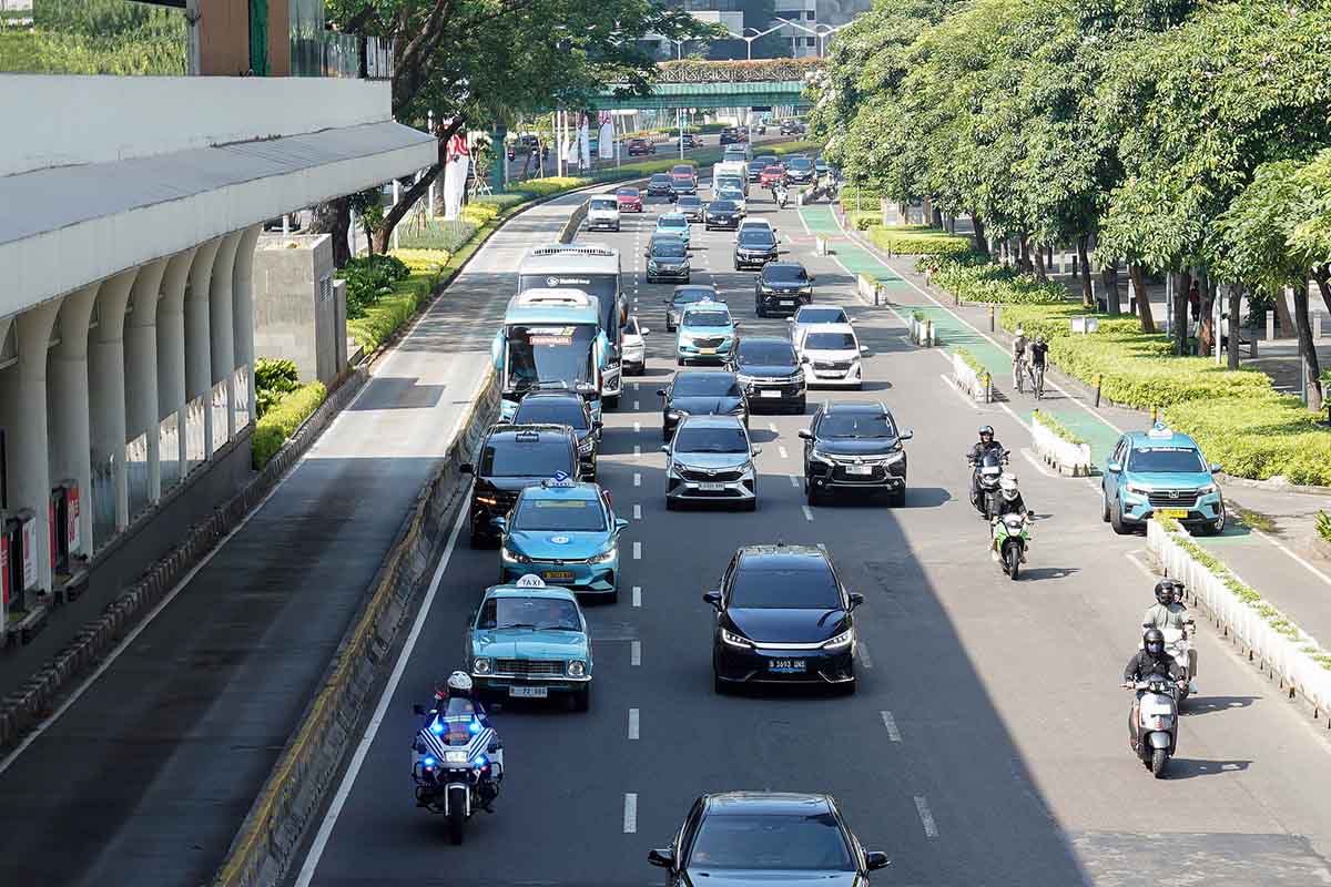 Mobil Holden Torana Kembali Antar Bluebird Rayakan HUT RI ke-80

