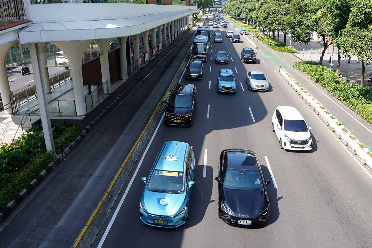 Mobil Holden Torana Kembali Antar Bluebird Rayakan HUT RI ke-80
