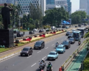 Mobil Holden Torana Kembali Antar Bluebird Rayakan HUT RI ke-80
