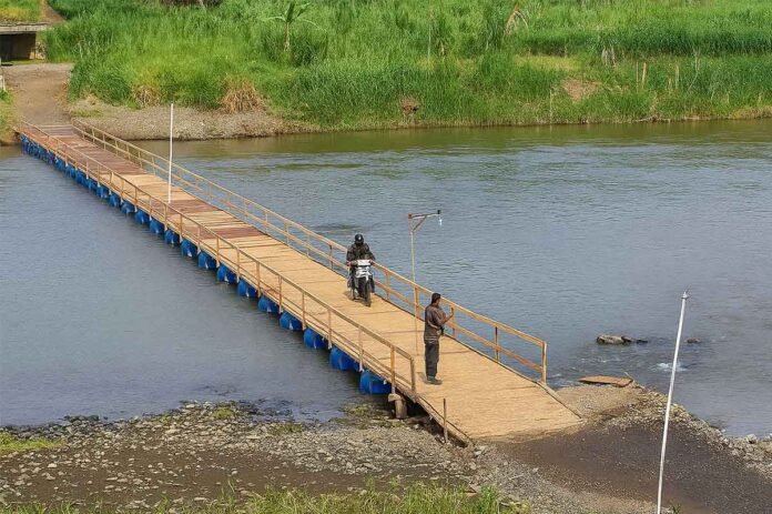 Tak Disangka, Warga Bantul dan Kulonprogo Bangun Jembatan Apung Rp150 Juta Tak Disangka, Warga Bantul dan Kulonprogo Bangun Jembatan Apung Rp150 Juta