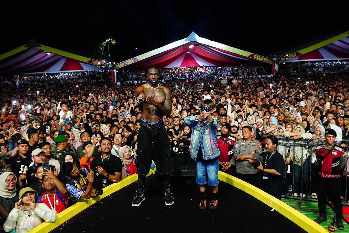 Malam Penutupan Pacu Jalur 2025 Pecah, Melly Mike dan Dhika Hipnotis Penonton